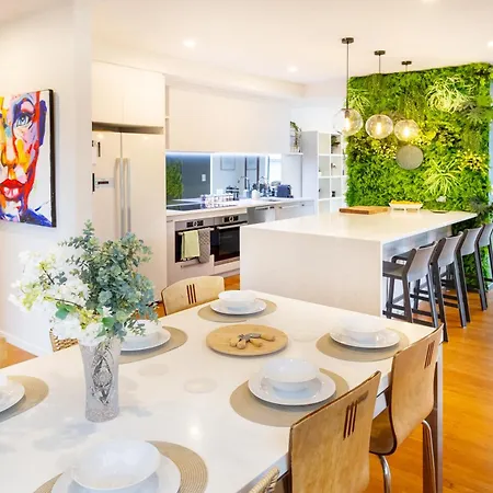 Private Family City Retreat, Sleeps 8
